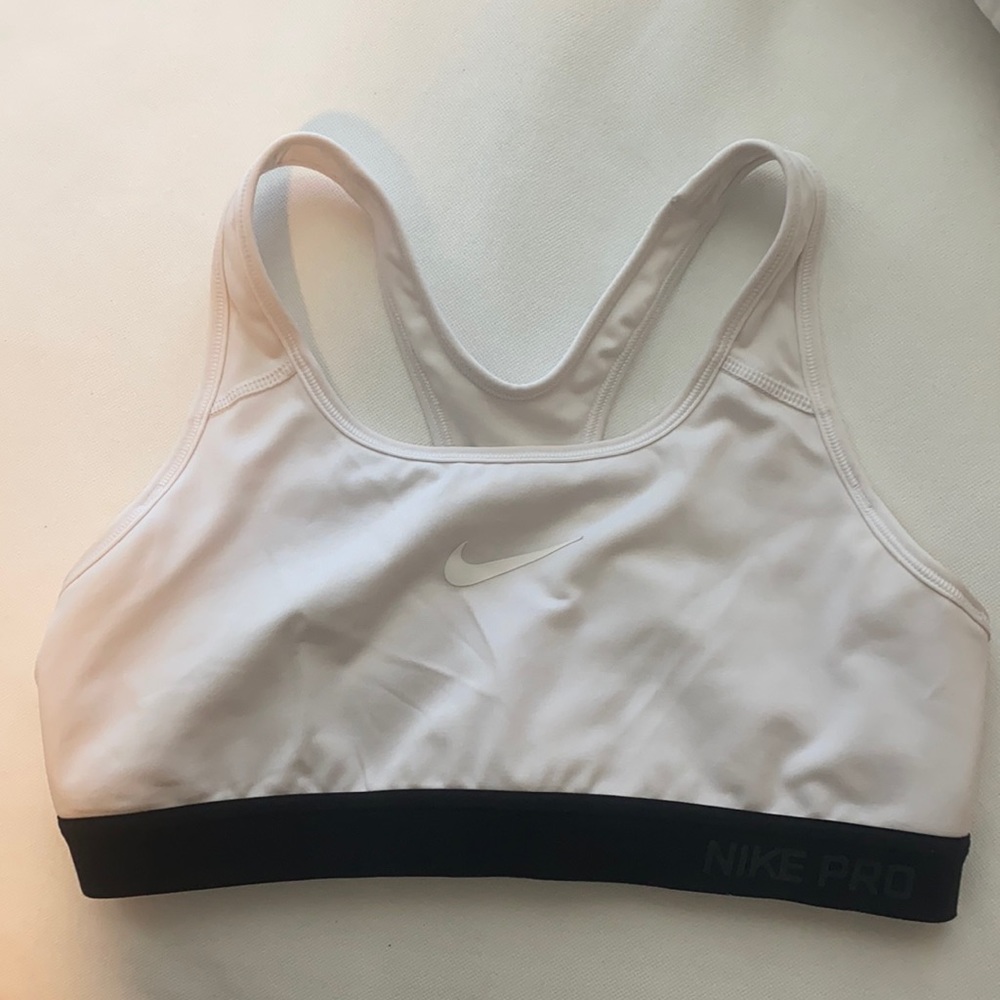 Women’s Nike pro sports bra size medium no pads